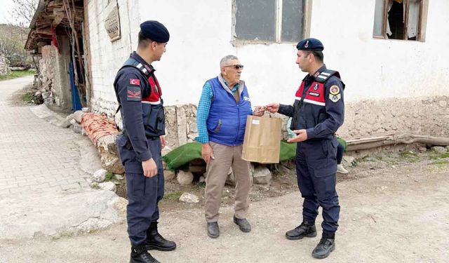 Yozgat’ın Aydıncık İlçesi’nde kahramanların ailelerine bayram kutlaması