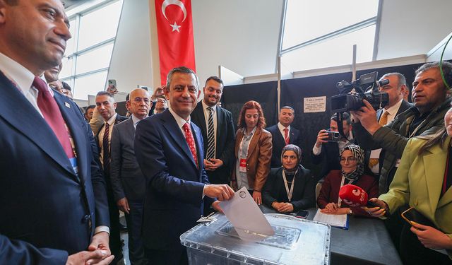 CHP’de Olağanüstü Kurultay: Özgür Özel Yeniden Genel Başkan Seçildi