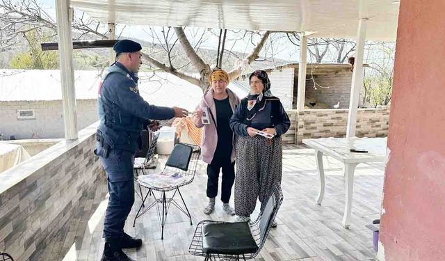 Yozgat İl Jandarma Komutanlığı hem asayişi sağlıyor hem de bilgilendirme yapıyor!