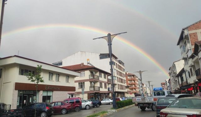Yozgat’ta gökkuşağı izleyenlere görsel şölen sundu