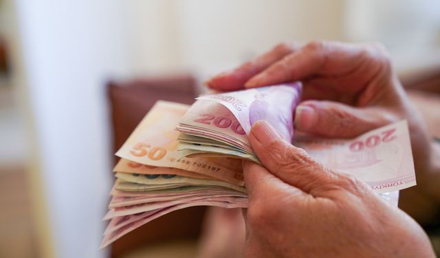 Bankalar Yarışa Girdi: Emekliler Bayram Yapacak