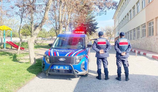 Yozgat İl Jandarma Komutanlığı ekiplerinden okul çevrelerinde denetim