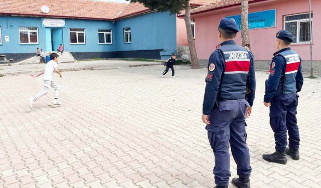 Yozgat’ta Jandarmadan Öğrencilere Güvenlik Kalkanı!