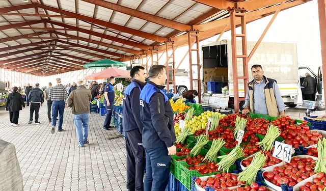 Şefaatli’de Zabıta Ekiplerinden Pazar Yerine Yakın Takip!
