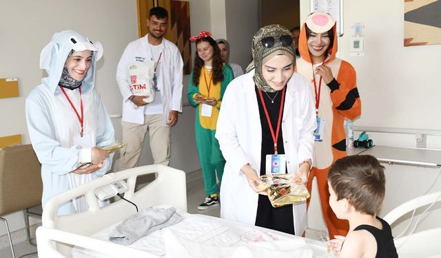 YOBÜ’lü Öğrenciler Miniklerle Tek Tek İlgilendiler! Unutulmaz anlar yaşandı!