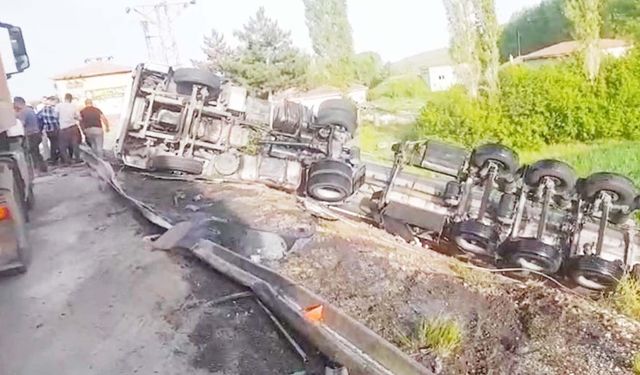 Yozgat’ta Direksiyon Hakimiyetini Kaybeden Tır Şarampole Devrildi!