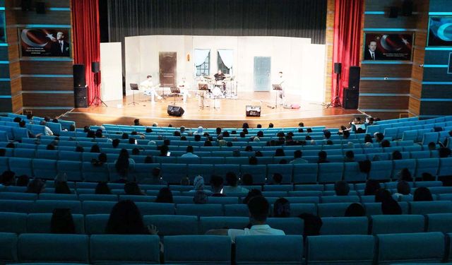 Yozgat Bozok Üniversitesi Mezuniyet Etkinlikleri Sanat ve Eğlenceyle Renkleniyor