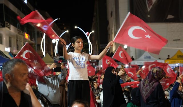 Yozgat Cumhuriyet Meydanı’nda Anlamlı Mesaj Verdiler