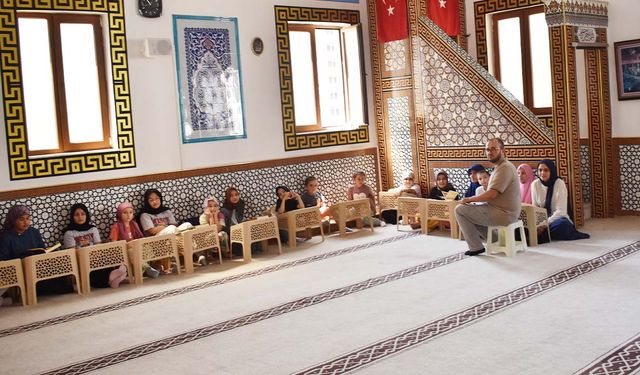 Yozgat’ta Minikler Kuran Öğreniyor: Camiler Dolup Taşıyor!