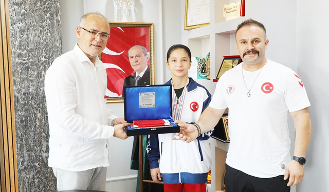 Çekerek’in Altın Yumruğu: İsra Zişan Türkiye Üçüncüsü Oldu