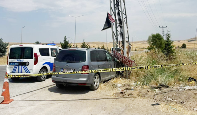 Yozgat’ta Kontrolden Çıkan Araç Elektrik Direğe Çarptı: 3 Kişi Yaralandı