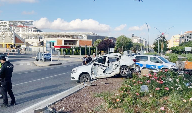 Yozgat Terminal Kavşağında Kaza: Minibüs Otomobile Çarptı