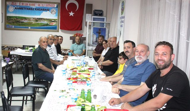 Üsküdar’da Yozgat bayrağını dalgalandırıyorlar: önce babaları geldi sonra çocukları…