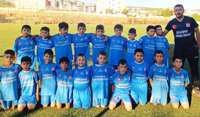 Minik Yıldızlar Akdağmadeni’nde Futbol Coşkusunu Yaşadı