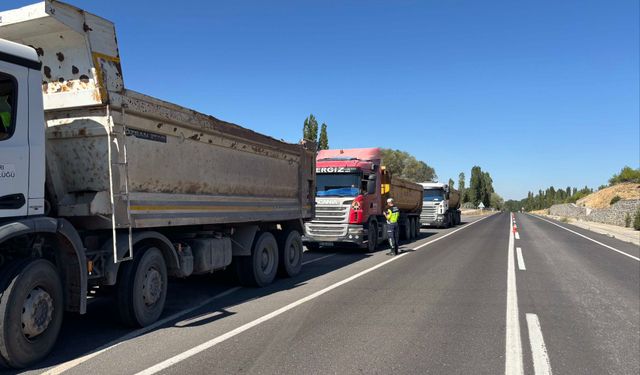 Yozgat Jandarması Akdağmadeni ilçesinde Trafik Güvenliğini Sağlıyor