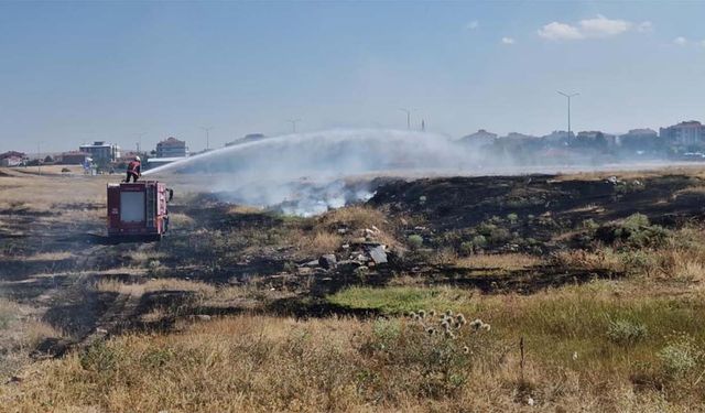 Çorum’da Hastane Yanında Korkutan Örtü Yangını