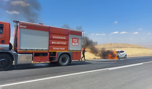Yozgat’ta Otomobil Alev Aldı: Araç Kullanılamaz Hale Geldi