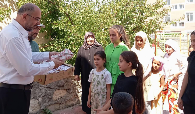 Çayıralan’ın Çocukları Bu Yaz Çok Mutlu: Ağızlarının Tadı Müftünün İkramı Oldu