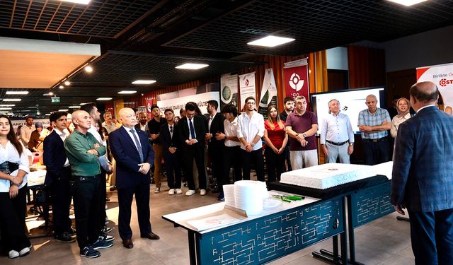 Ostim Teknik Üniversitesi’nde Tercih ve Tanıtım Günleri Kutlama Pastasıyla Taçlandırıldı
