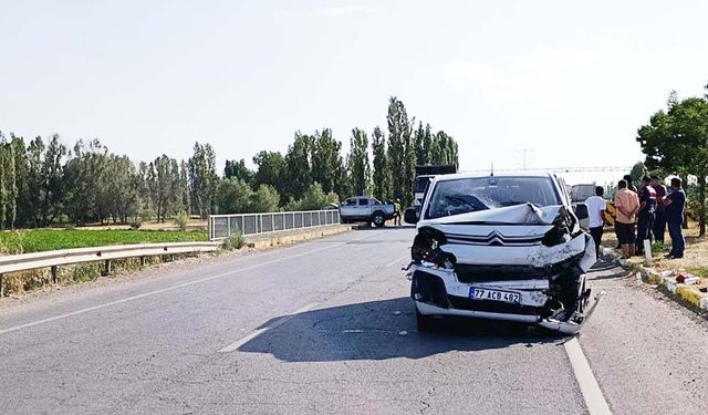Şarkışla’da Aynı Saatte İki Trafik Kazası: 4’ü Çocuk 9 Yaralı
