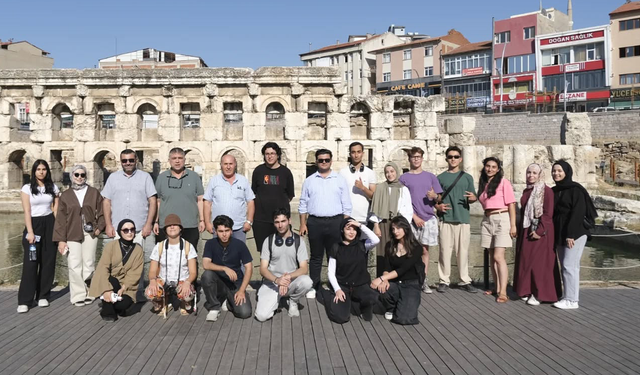 Sarıkaya Roma Hamamı Uluslararası Gönüllüleri Ağırladı