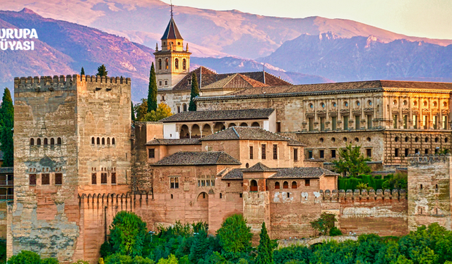 El Hamra Sarayı Nerede, Nasıl Gidilir? Bilet Alma Rehberi