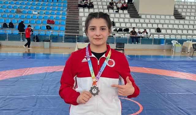 Yozgatlı Güreşçi Elif Sude Elmalı Balkan Şampiyonası’nda Türkiye’yi Temsil Edecek