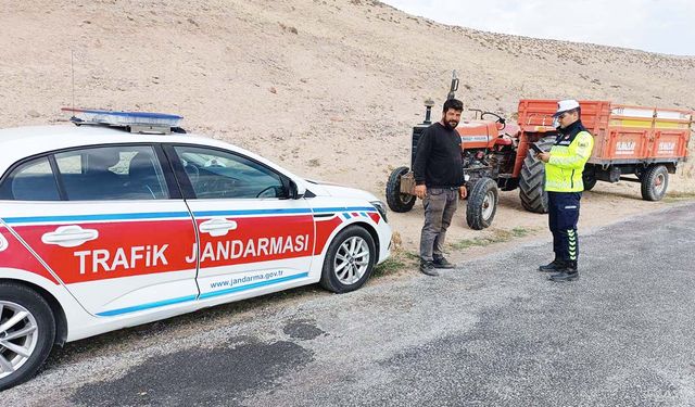 Yozgat’ta Jandarma’dan Traktör Sürücülerine Sıkı Denetim!