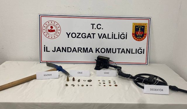 Akdağmadeni’nde Kaçak Kazıya Suçüstü: Jandarma Defineciyi Cihazla Yakaladı