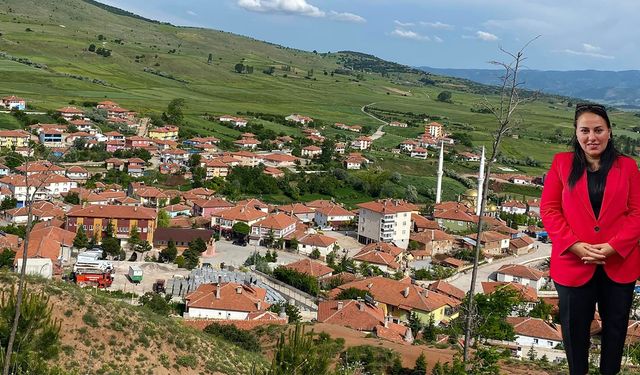 Aydıncık’ın kadın muhtarı başkan makamında