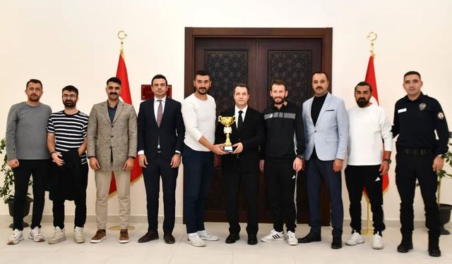 Yozgat Birincisi Erkek Voleybol Takımı Kaymakam Canpolat’ı Ziyaret Etti