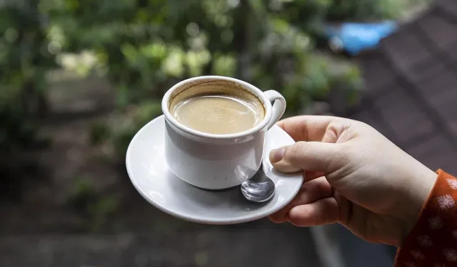 Uzmanlar Uyarıyor: Çay Ve Kahve Tüketimi Ölçülü Olmalı