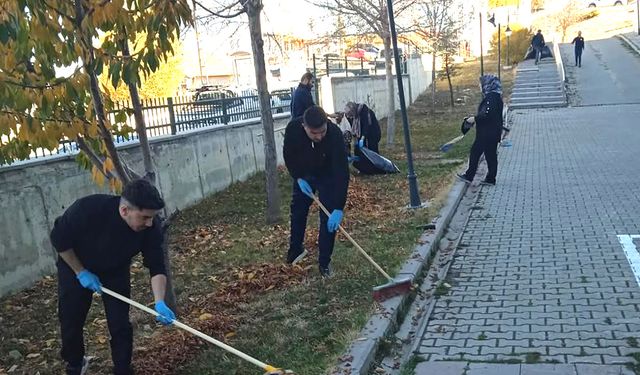 Akdağmadeni Şehit Sinan Babacan Devlet Hastanesi’nde Sonbahar Temizliği