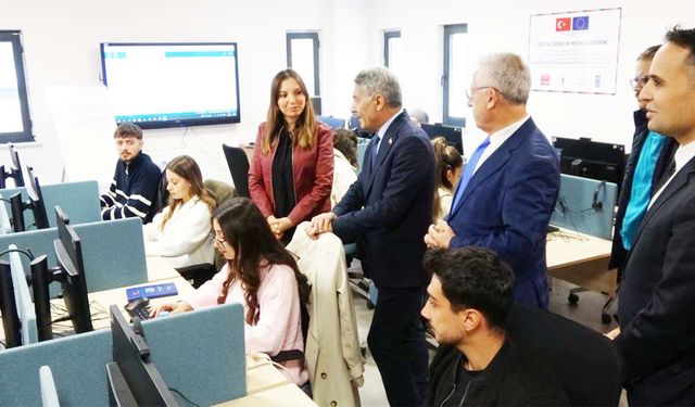 Yozgat’ta Dijital Dönüşüm Başladı: Gençler DİGEM’de Geleceğe Hazırlanıyor!