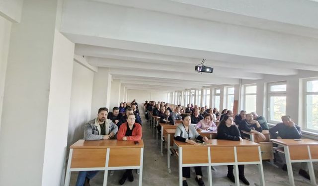 Yozgat Meslek Yüksekokulu yeni değerlendirme sistemi için bilgilendiriliyor. Anketler 3 Aralık’a kadar!