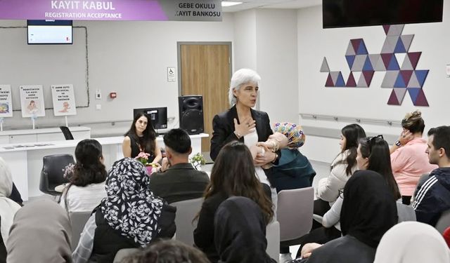 Etlik Şehir Hastanesi Gebe Okulu Kasım Etkinliğinde “Anne Sütü” Konusunu Ele Aldı