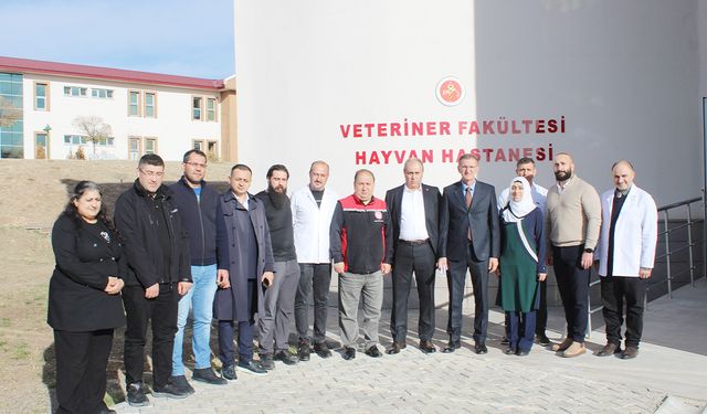 İzmir Veteriner Hekimler Odası’ndan Yozgat Bozok Üniversitesi’ne 20 Biyokimya Cihazı Bağışı