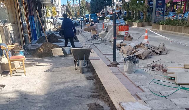 Yozgat’ta Kaldırımlar Yenileniyor: Lise Caddesi Yenileniyor