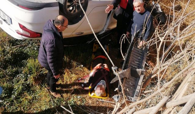 Yozgat'ta korkutan kaza! Araç kanala uçtu Tüm detaylar haberimizde..