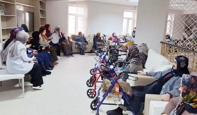 Yozgat Bozok Üniversitesi Öğrencilerinden Huzurevinde Yürek Isıtan Buluşma