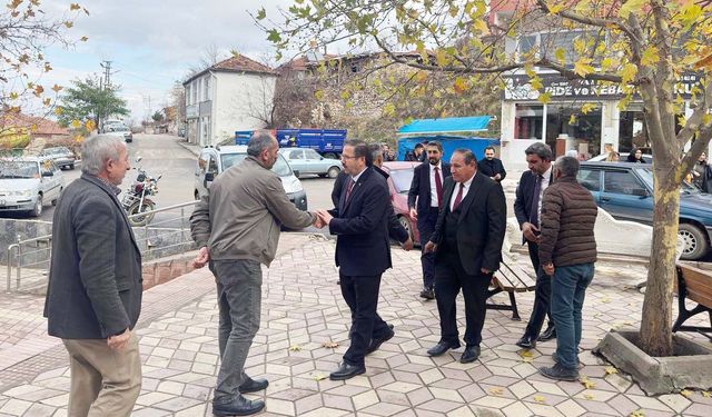 AK Parti'den Aydıncık'a çıkarma: Teşkilat, esnaf, vatandaş bir arada..