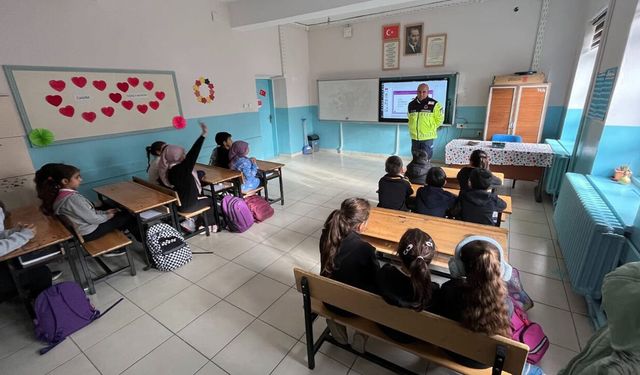 Yozgat Aydıncık’ta Jandarmadan Öğrencilere Trafik Eğitimi Semineri