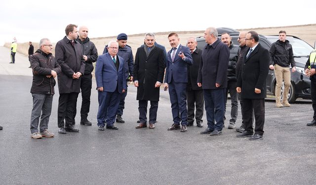 Yozgat Valisi Özkan, Şefaatli–Paşaköy yolundaki BSK asfalt çalışmalarını inceledi