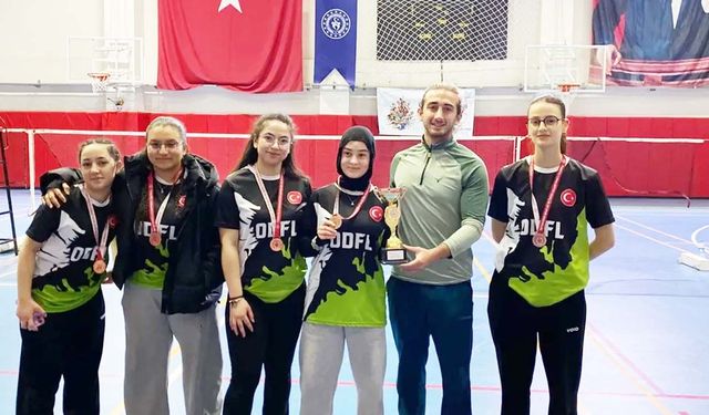 Çekerekli Öğrenciler Badminton Elemelerinde Azimleriyle Alkış Topladı