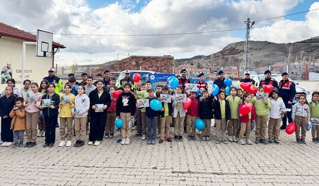 Kadışehri’nde Çocuklar Jandarma ile Hem Öğrendi Hem Eğlendi
