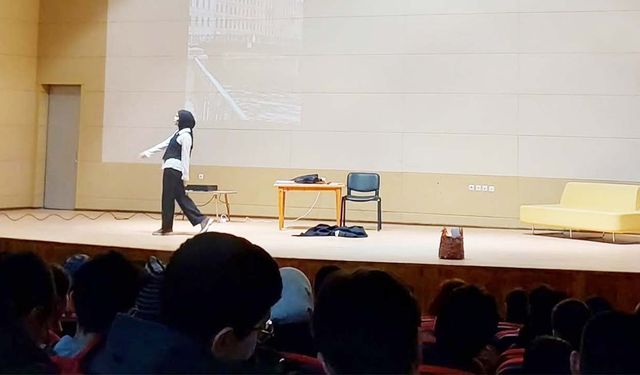 Yozgat Şehitler Fen Lisesi’nde Tek Kişilik Tiyatro!