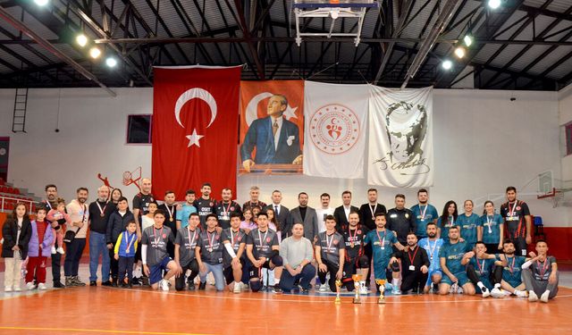 Sarıkaya’da Kurumlar Arası Voleybol Turnuvası Sona Erdi