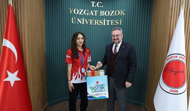 Bozok Üniversitesi’nin Altın Kızı Betül Zararsız’a Teşekkür!