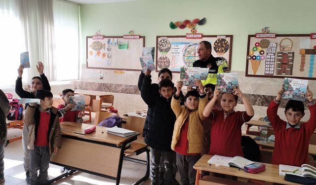 Sorgun Jandarma'dan İlkokul Öğrencilerine Trafik Eğitimi