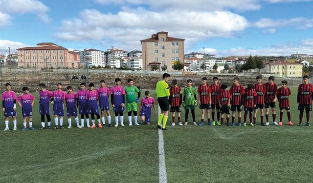 Akdağmadeni Gücü Spor Kulübü Başkanı Ömer Aydoğmuş’tan Tek Hakemli Finale Sert Eleştiri